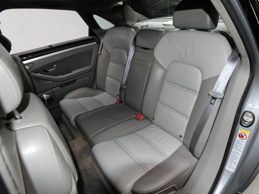Интерьер Audi S8 (D3) 2008 года  (NA) (фото 19 из 20)